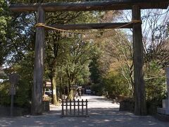 天岩戸神社　西本宮　到着　
※東本宮は無人なので御朱印・お守り等は西本宮で・・・

※天岩戸を直接拝観するためには、社務所に申し込み『遥排所』(ようはいじょ)へ案内していただけます。10分〜15分なので是非行ってください。神職の方がわかりやすく説明してくれます。

