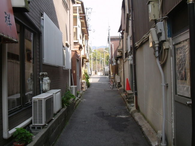 ヒサゴ屋食堂の横の道