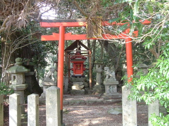 田原の里への山道<br /><br />宅布施神社。
