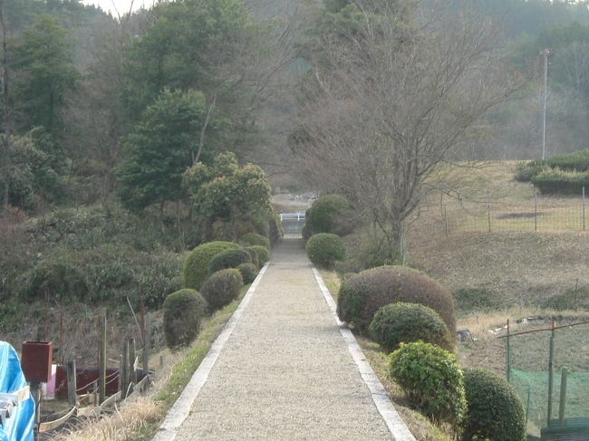 田原西陵<br /><br />墳墓を背にして入り口を撮る。