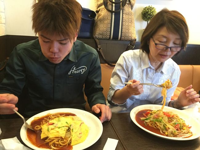 息子はバンディエラ（パプリカ、玉ねぎ、ベーコン、チーズ入りオムレツ乗せ）<br />Ｒサイズを選択して、後に超早い夕食櫃まぶしに沈没します。<br />価格はミラカンと同じです。