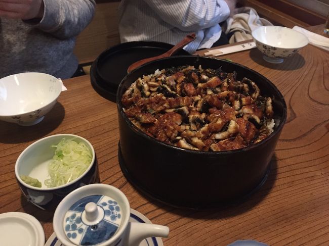 当時は確か１人前2100円だったような…、<br />今も2800円と良心的な価格。<br />お運びのオバちゃん達も感じいい。<br /><br />４人前の一緒お櫃。<br />（時代の要請で１人前のお櫃も用意してあるようです）<br /><br />開けた時の香ばしい香りがたまりません！