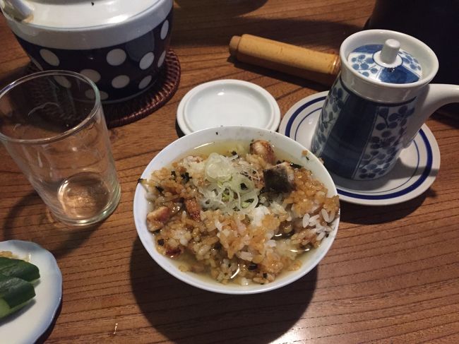 ３杯目はお茶を掛けてさらりと…。<br /><br />味が薄く感じた方用にタレも用意されています。<br />私は使いませんでしたが…。<br /><br />ちなみに蓬莱軒は出汁を掛けます。