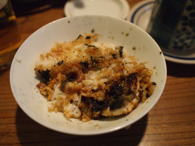 １杯目はそのまま。<br />「う…美味い！！」<br /><br />鰻は蒸さずに炭火で香ばしく焼かれています。<br />タレの味はそんなに濃いめにされていないので、<br />あっという間に掻き込んでしまいました。