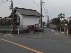 少し歩くと、道路の右に「坂上厄除地蔵」があります。