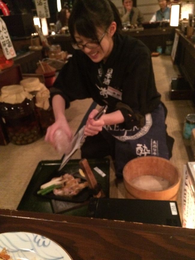 地鶏の鍬焼き<br />モンゴル産の2億年前の岩塩を振ってくれてます。<br />ホントかっ？