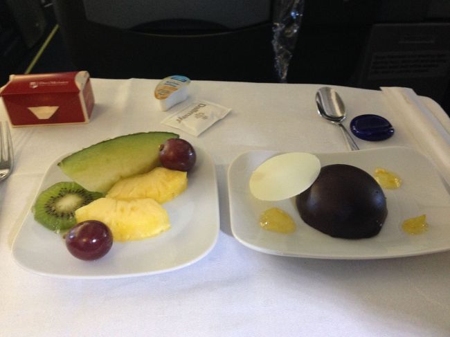 　空港で、ATMから現地通貨をはじめて引き出す。簡単だった。今までキャッシングは嫌だったので利用しなかった。ところが米系銀行と日本の某銀行のカードは直接預金口座から引き出す事になるので日本でお金をおろすのと同じ。どうしてこれを今まで利用しなかったのか・・・。勉強不足だった。<br />　欠点は紙幣でしか出てこないことか。