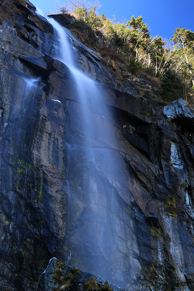 赤い滝　緑の滝　青い滝 hq720.jpg?sqp=-