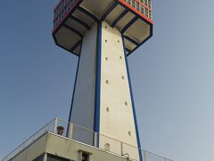 東尋坊タワーの下の駐車場に車を止めました。

５００円かかるけれど、みやげ物屋で無理に買わなくてよいので気が楽。
高いところ大好きな私だけれど、４トラのクチコミ見て登る気なくなりました。