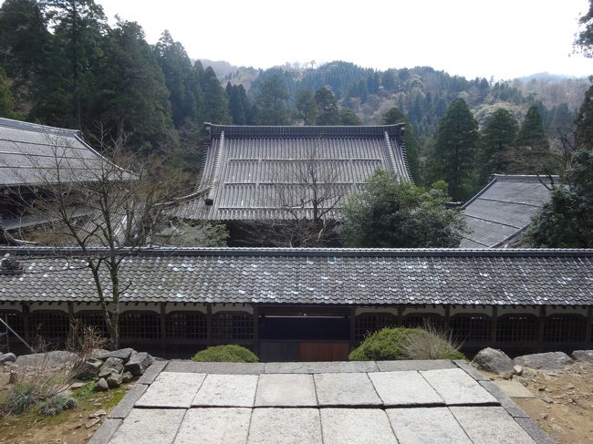 「手前」が「一文字廊」と「奥」が「仏殿」。