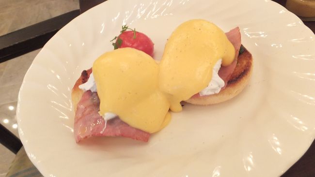 ＴＶなどでレシピを観て、家で作ったことはあったものの実際にレストランで食べるのは初〜。<br />田舎物です（笑）。<br /><br />結局２個ずつ来たので、「エッグベネディクト」と「エッグペイザン」を１個ずつシェアしていただきました。<br /><br />「エッグベネディクト」の方が美味かったけど、固焼きの目玉焼き（ベーコン付き）の方が良かったとやや後悔（笑）。<br /><br />まぁ、何事も経験です。