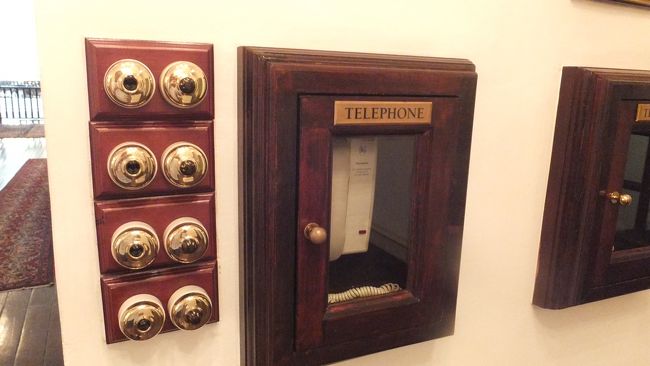 今はこれらのボタンは使用されず、飾りになっています。