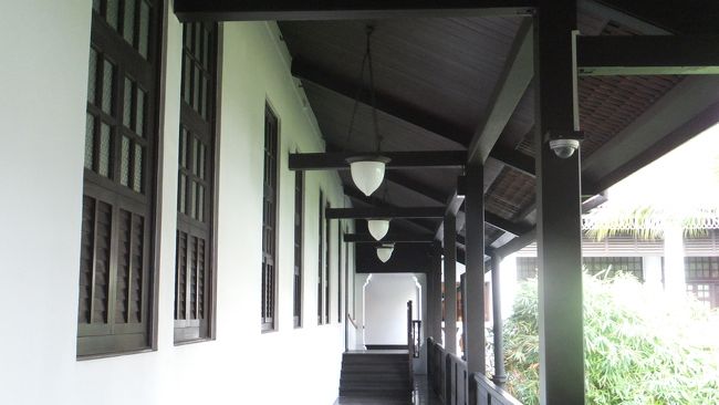 古い建物で、廊下の途中に階段があったりします。