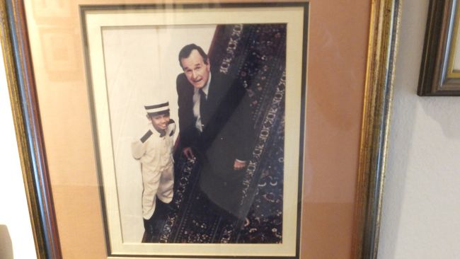 父ブッシュ。<br /><br />第４１代アメリカ合衆国大統領。