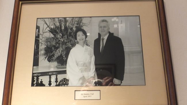 富司 純子さん。<br /><br />サントリーの化粧品F.A.G.E.（エファージュ）ＣＭをラッフルズで撮影したそうです。<br />いつもお綺麗です。