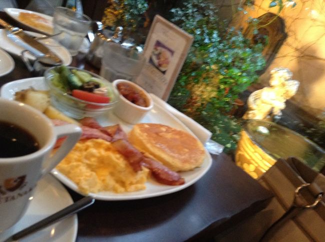 ふんわりパンケーキ 中庭の見えるお席で