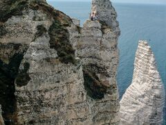 針岩も上から見下ろすことが出来ます。人が崖のところに居ますが、怖いなあ。