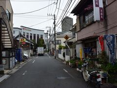 小石川植物園を出て播磨坂に向かいます。
共同印刷が見えてきました。