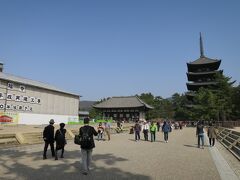 13:50　興福寺は再建工事中