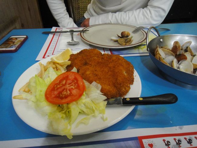 アサリ炒めとチキンカツ等頼んだ。んー。普通？<br />意外と値段が高かった気がする。<br /><br />