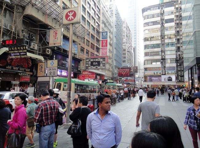 そして尖沙咀に到着。何が面倒って、香港ーマカオ間でいちいち出入国手続きと入国カードが必要な事である。以外とこの出入国に時間がかかってしまう。こんな近いんだから日本人もなくしてほしいものである。<br /><br />そして少しだけ香港をウロついた。