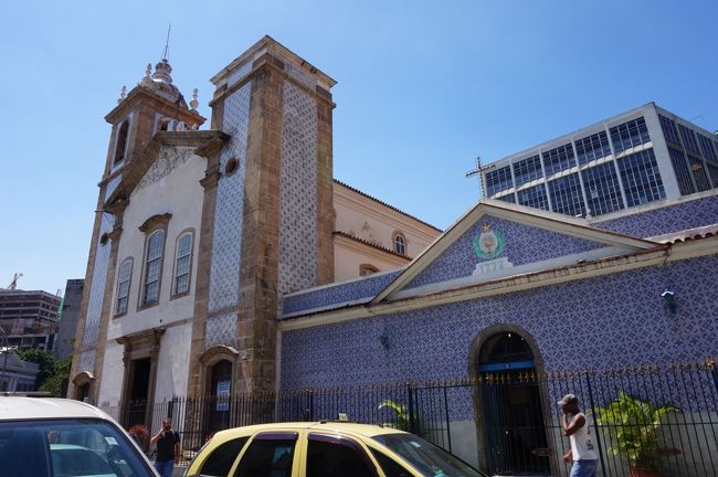 ラバ地区の教会。外壁は全面タイルが張り付けられています。ポルトガルの影響を受けた造りなのでしょう。