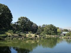 コーヒーをもって訪れた「清澄庭園」。