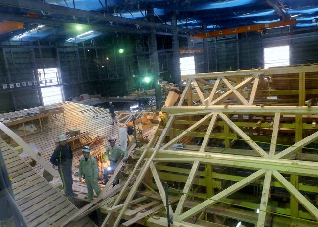 宮大工さん達が頑張っています