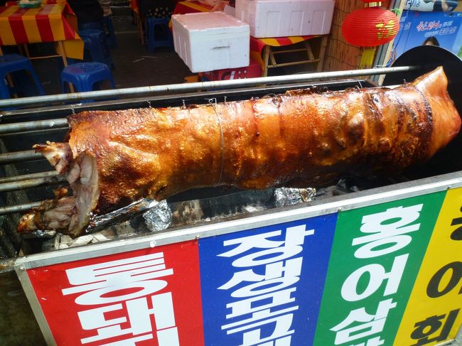 やがて、テントの連なる郷土料理ゾーン、地域特産物ゾーンが見えて来ました。