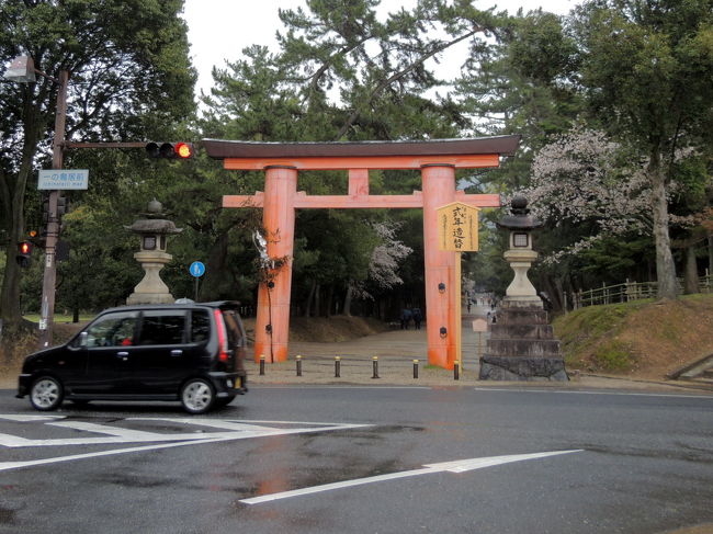 一位の鳥居から春日大社へ向かう