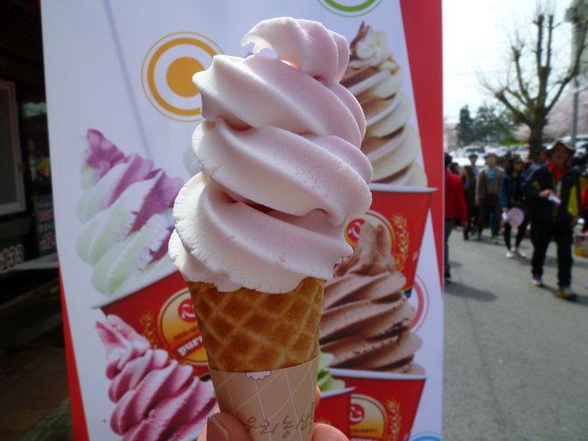 またもや誘惑に勝てず、今度はソフトクリーム。<br /><br />バニラとポップンジャ・木イチゴのソフト。3,000Ｗ<br /><br />モチモチとした食感でお味も甘酢ぱくって美味しかったですよ。