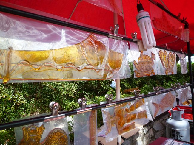 露店には、ベッコウ飴。