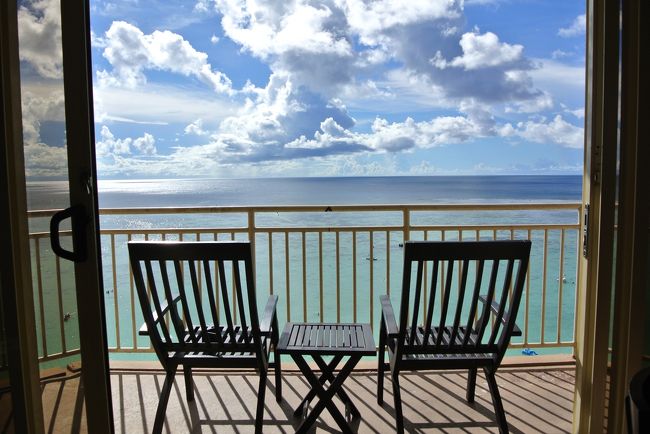 グアムの空港に１４時２０分着のＪＡＬでやってきました　２回目のグアム♪前回ウエスティン、今回はアウトリガーグアムに泊まりま〜す！ウエスティンのビーチが少しさみしげに感じた反面、アウトリガーのビーチが楽しげに見えたからです。ま、つながっているんだけど！<br />それにしても、街中の、アウトリガー辺りからウエスティン方面の坂道が地味にキツイのを思い出しました(^_^;)