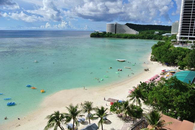 オーシャンフロントのお部屋のラナイからの景色(^O^)<br />テンション上がります！！<br />右隣のリーフホテルのインフィニティプールも気になったんだよなぁ　リノベーションされたっていうし。でもうちは子連れだから賑やかな方で！