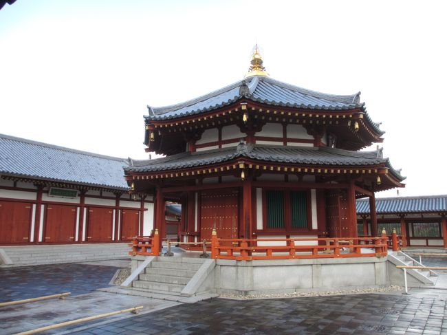 　大塔西域壁画殿には平山郁夫画伯が30年の歳月をかけ完成された玄奘三蔵<br />求法（ぐほう）の精神を書いた壁画を絵身舎利（えしんしゃり）としてお祀りするもの。