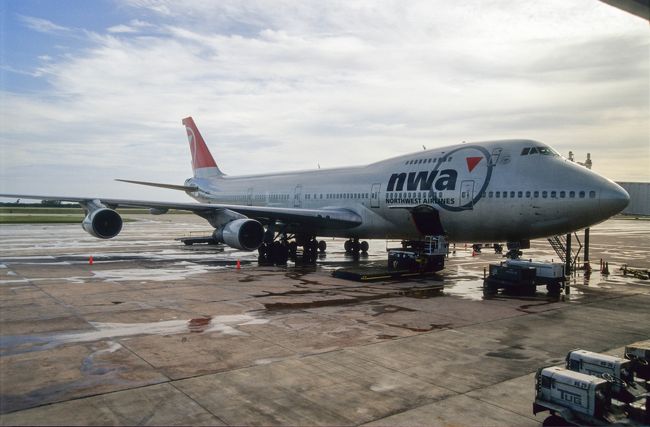 ノースウエスト航空 勤続20年記念バッジ サファイア 航空機