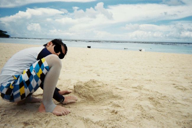 今回の旅は４トラベルさまさま！！<br />トラベラーのみなさまを参考に<br />アウトリガー前から赤いバスで約２０分　イパオパーク前下車<br />イパオビーチ〜〜(^○^)ヒャッホ〜〜<br />ラッシュガード、レギンス、シューズは強制的に身に着けさせます<br />サンゴ等でけが防止<br />