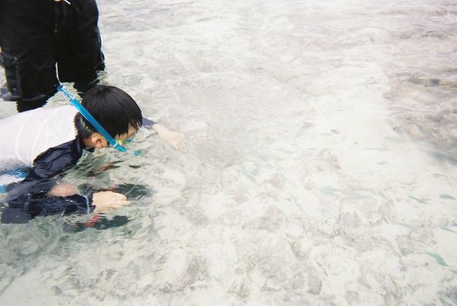 カメラは成田空港で買った　防水うつるんです約￥１５００<br />浅い所でもお魚が見えて透明度なかなか！