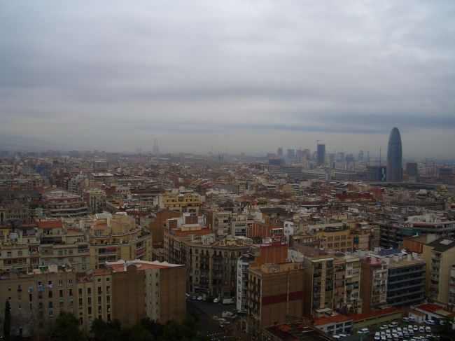 そこからの街の眺め。<br />今はここに転落防止の何かがあるようだ。この時はそんなの無かったから地味に怖かった気がする。