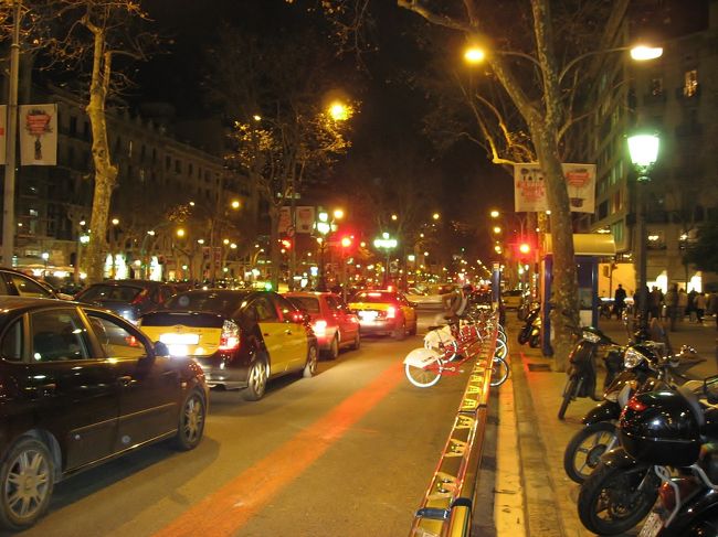 グラシア通りをウロウロして買い物をする。スペインブランドはそこまで高くないので良い。