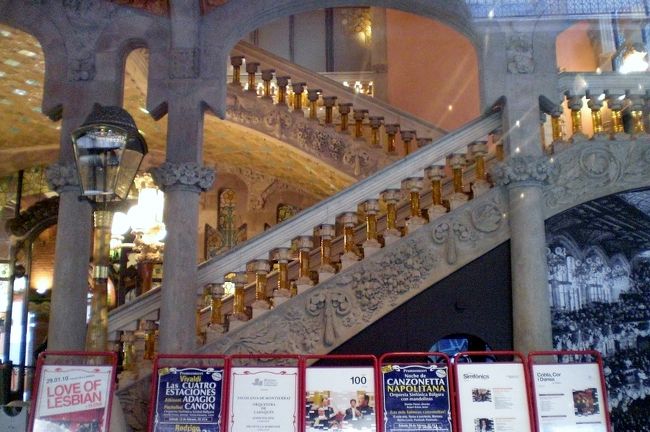 内部が見学できないならせめて外から見える所だけでも･･･と思い階段だけ撮影するが、ますます内部を見学したくなってしまうような階段だった。