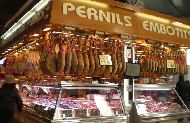 生ハム達に大興奮である。