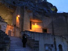 Casa Grotta di Vico Solitario

左が洞窟住居の入り口