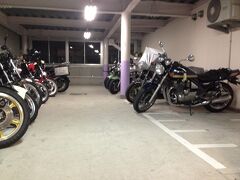 引き揚げに来てくれたマルティー松江さんに感謝。おまけに宿（松江駅前ユニバーサルホテル）やバイクを停める場所まで手配して頂き、ありがとうございました。こちらは松江駅ガード下の中型・大型バイク用駐車場