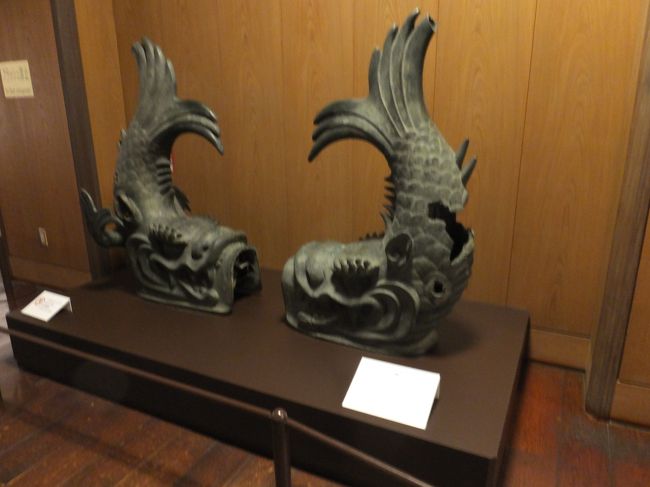 別角度から、破損しています