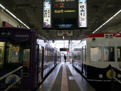 嵐山へは、阪急じゃなくて、四条大宮から嵐電こと京福電気鉄道で行きます。

