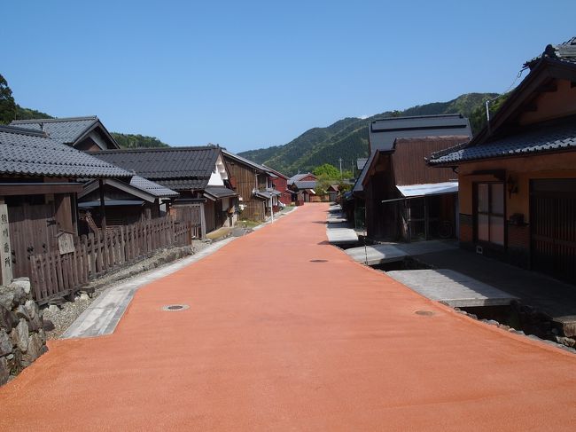 それから、バイクを走らせ熊川宿に。感覚では小浜から３０分程度。少し早すぎたのかお土産屋さんも食事処も開店前。道の駅にバイクを停め、熊川宿を端から端までゆっくり歩く。鯖街道　熊川宿