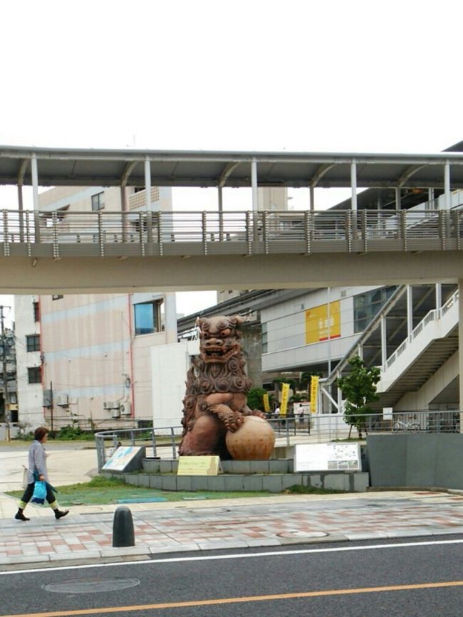 お腹も一杯になり、昨日疲れて歩けなかった国際通りへと繰り出しますε=(ﾉ･∀･)ﾂ<br />