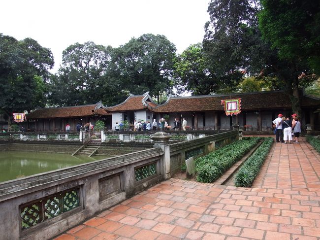 つづいて、ベトナム最古の大学があったという「文廟」へ。