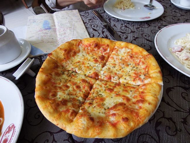 パスタの麺はフニャフニャ、ピザも冷凍ピザみたいな味！<br />ホテルスタッフが教えてくれたお勧めのレストランは「メディタレイニアン」という名前、ホエンキエム湖の近くです。<br />この間違ってしまったレストランもその付近にあり、名前が同じＭではじまります。<br />もしハノイへ行く予定がある方、くれぐれも間違えないように〜！